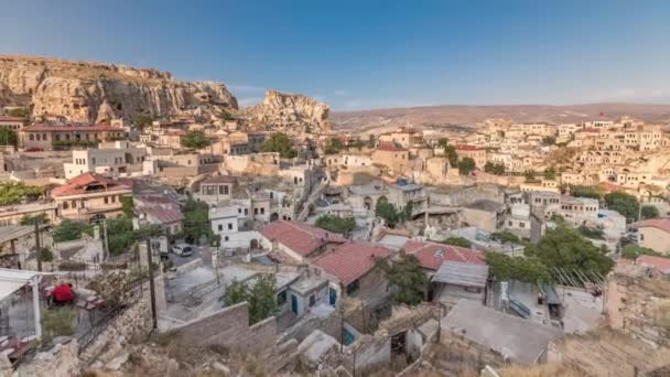 Türkiye 'nin Kapadokya Bölgesi Temenni Tepesi' nden Urgup Kasabası hava görüntüsü — Stok video