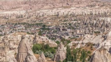 Kapadokya 'daki Nevsehir' in Kızıl Vadisi ve Gül Vadisi, Türkiye.