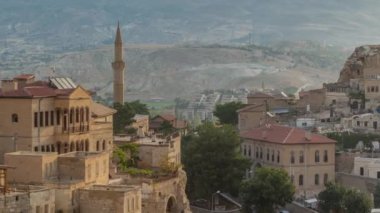 Türkiye 'nin Kapadokya Bölgesi Temenni Tepesi' nden Urgup Kasabası hava görüntüsü