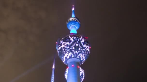 Il Kuwait Towers timelapse hyperlapse - il punto di riferimento più noto di Kuwait City. Kuwait, Medio Oriente — Video Stock