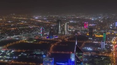 Kuveyt 'te gökdelenli gece zaman çizelgesi alacakaranlıkta aydınlandı. Kuveyt Şehri, Orta Doğu