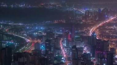 Kuveyt 'te gökdelenli gece zaman çizelgesi alacakaranlıkta aydınlandı. Kuveyt Şehri, Orta Doğu