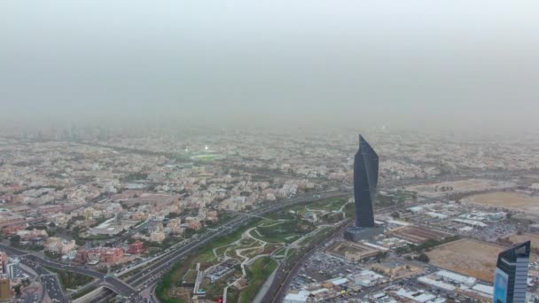 Città del Kuwait paesaggio urbano giorno per notte timelapse è la capitale del Kuwait. Ora del tramonto. — Video Stock