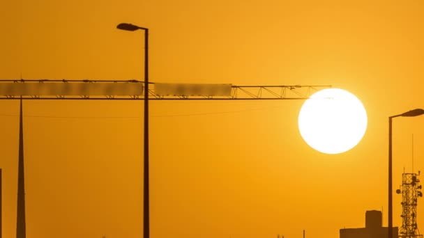 Lever de soleil avec Kuwait Towers timelapse - le point de repère le plus connu de Koweït City. Koweït, Moyen-Orient — Video