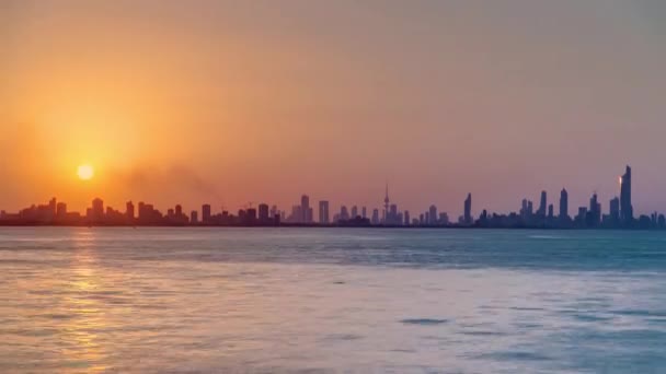 Městská krajina Kuvajt během západu slunce — Stock video