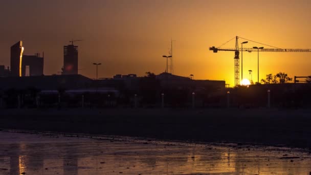 Skyline de litoral do Kuwait cidade amanhecer timelapse — Vídeo de Stock