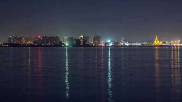 Linha do horizonte de Doha com o cronograma do Centro Cultural Islâmico no Qatar, Oriente Médio — Vídeo de Stock