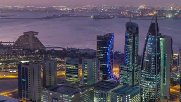 O horizonte da área de West Bay de cima em Doha noite a dia timelapse, Qatar. — Vídeo de Stock