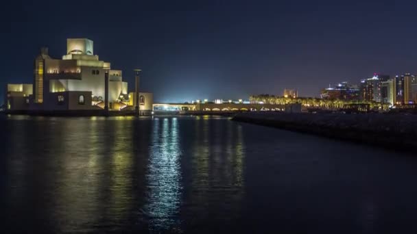 Hermoso Museo de Arte Islámico noche timelapse en Doha, Qatar. — Vídeos de Stock