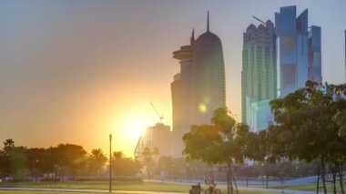 Gün batımında Doha 'nın yüksek katlı bölgesinde.