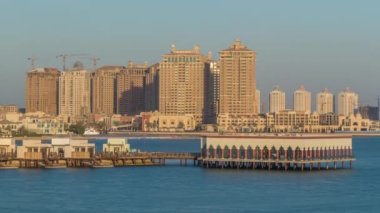 Katara Sahili 'nden Doha, Katar' daki İnci 'ye doğru görüntüler.