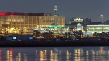 Al Shouyoukh Camii ve Saat Kulesi Doha, Katar 'da zaman ayarlı.