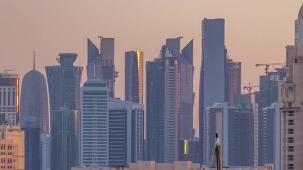 Vista desde Katara Beach timelapse en Doha, Qatar, hacia la Bahía Oeste y el centro de la ciudad — Vídeos de Stock