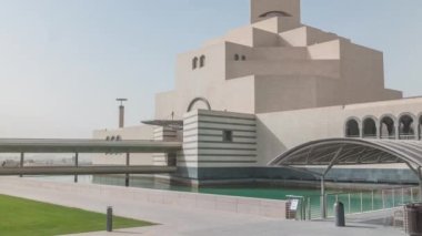 Katar İslam Sanatları Müzesi Doha 'nın yanındaki insan yapımı adasında zaman ayarlı.