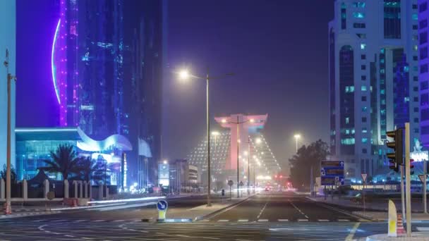 Doha West Bay vista cerca del hotel parque nocturno timelapse, Doha, Qatar, Oriente Medio. — Vídeos de Stock
