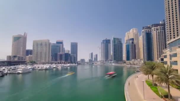 Rascacielos Dubai Marina. Vista desde el terraplén hiperlapso timelapse — Vídeo de stock