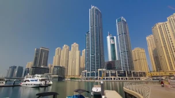 Rascacielos Dubai Marina. Vista desde el lapso de tiempo del terraplén — Vídeos de Stock