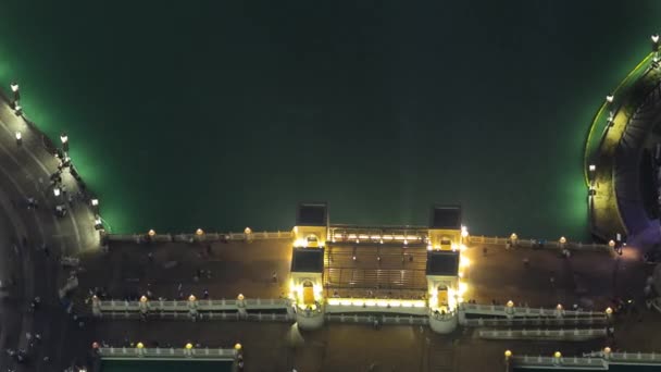Il ponte vicino alla più grande fontana musicale di Dubai, UAE timelapse — Video Stock