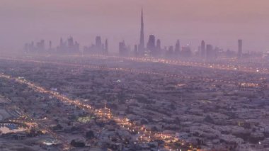 Gece gündüz Dubai 'nin Skyline görüntüsü, BAE. Zaman Uygulaması