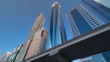 Dubai 'deki Şeyh Zayed Yolu' ndaki gökdelenler.