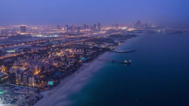 Gece gündüz Dubai 'nin Skyline görüntüsü, BAE. Zaman Uygulaması