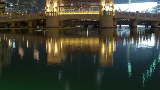 Γέφυρα και σιντριβάνια μπροστά από το Burj Khalifa, Ντουμπάι, Emirates timelapse — Αρχείο Βίντεο