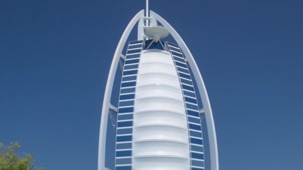 Burj Al Arab najbardziej luksusowy hotel timelapse hiperlapse. Dubai, Zjednoczone Emiraty Arabskie. — Wideo stockowe