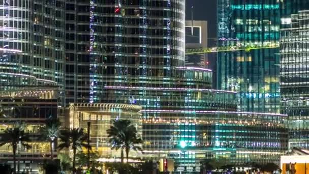 Burj Khalifa en Dubai Fontein 's nachts timelapse hyperlapse. — Stockvideo