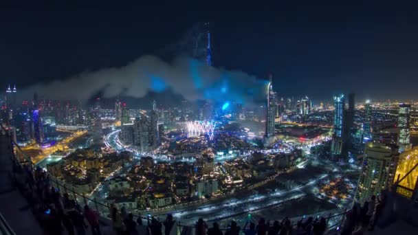 Dubai Burj Khalifa Nieuwjaar vuurwerk viering timelapse en de brand ongeval in Dubai, Verenigde Arabische Emiraten. — Stockvideo