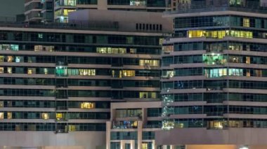 Gece Dubai Marina 'da gezinti zamanı, BAE.