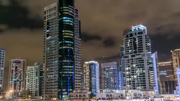 Dubai Marina věže a kanál v Dubaji noční timelapse — Stock video