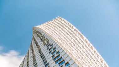 Cayan Kulesi, Dubai Marina 'daki Sonsuzluk Kulesi olarak da bilinir..