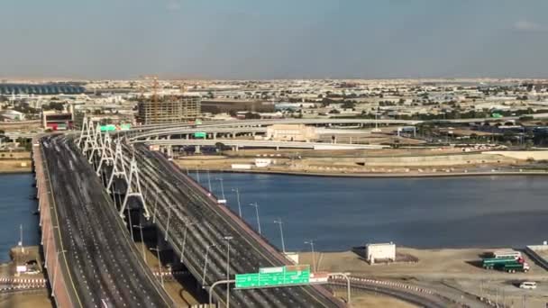 Business Bay διάβαση timelapse γέφυρα, 13-λωρίδα-γέφυρα, πάνω από το Dubai Creek — Αρχείο Βίντεο