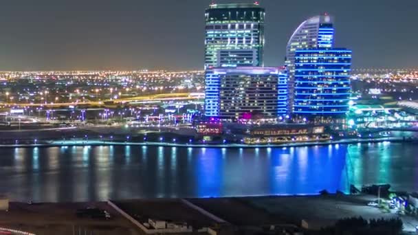 Business Bay Crossin silta timelapse, 13-kaistainen silta, Dubai Creekin yli — kuvapankkivideo