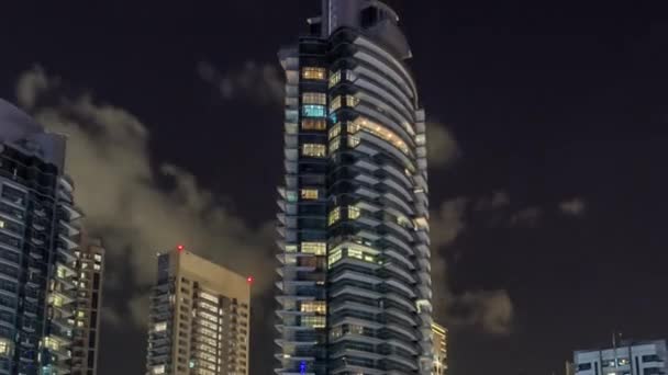 Dubai Marina torres y canal en Dubai noche timelapse hiperlapso — Vídeos de Stock