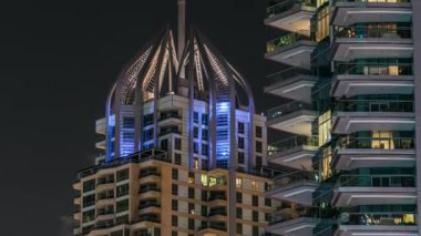 Dubai Marina 'nın Dubai' deki en yüksek kulelerinin yakın görüntüsü.
