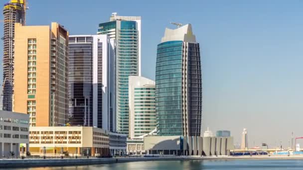 Skyline of Dubais business bay με ουρανοξύστες την ημέρα timelapse — Αρχείο Βίντεο