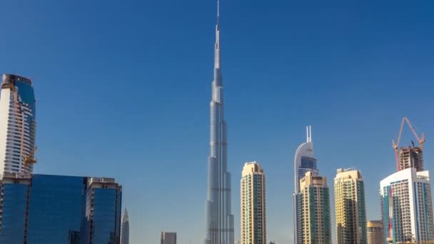 Skyline of Dubais business bay με ουρανοξύστες την ημέρα timelapse — Αρχείο Βίντεο