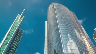 Panoramik ve perspektiften çelik camdan gökdelenlere zaman atlamaları, Dubai, BAE 'ye bak.