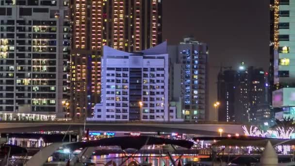 Dubai Marina πύργους και κανάλι στο Ντουμπάι νύχτα timelapse — Αρχείο Βίντεο