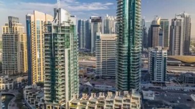 Dubai, BAE 'de gündüz vakti Dubai Marina' nın hava görüntüsü.