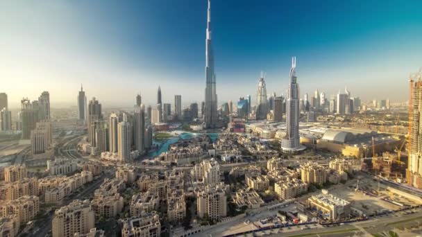 Dubai Şehir Merkezi, Dubai, Birleşik Arap Emirlikleri 'nin tepesinden akşam saatlerinde görüş. — Stok video