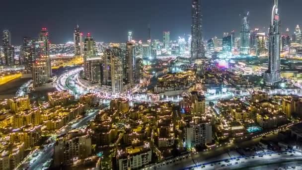 Dubai Downtown в ночное время вид сверху в Дубае, Объединенные Арабские Эмираты — стоковое видео