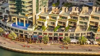 Dubai, BAE 'de gündüz vakti Dubai Marina' nın hava görüntüsü.