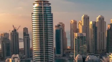 Dubai Marina ve JLT 'nin gün batımında Dubai, BAE' de hava görüntüsü