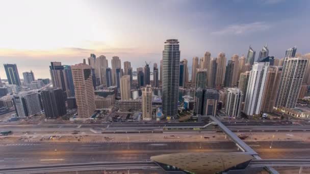Aerial top view day to night timelapse of Dubai Marina και JLT στο Ντουμπάι, Ηνωμένα Αραβικά Εμιράτα — Αρχείο Βίντεο