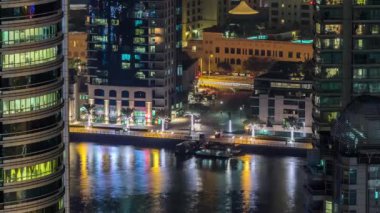 Dubai Marina ve JBR 'nin gece görüntüsü Dubai, BAE' de
