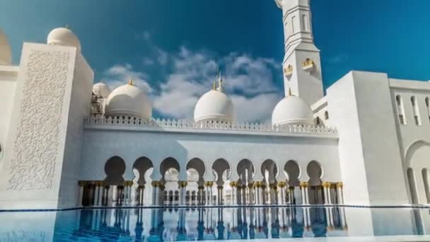 Sheikh Zayed Grand Mosque timelapse hyperlapse található Abu Dhabi - főváros Egyesült Arab Emírségek. — Stock videók