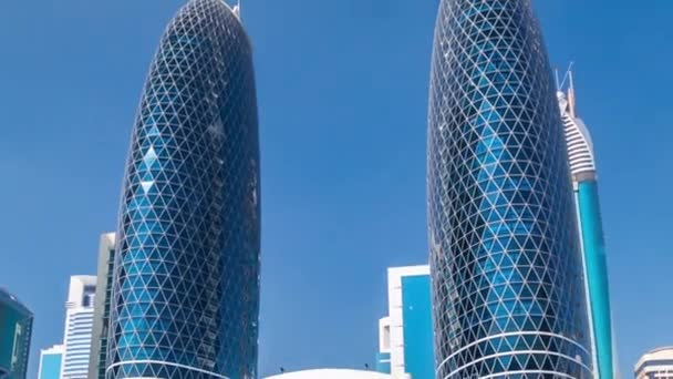 Гиперлапс современных небоскребов, дорога Шейх Зайд, Дубай, Объединенные Арабские Эмираты. — стоковое видео