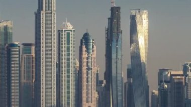 Dubai Marina 'nın ufuk çizgisi gün batımında zaman çizelgesi Dubai, BAE' deki Palm Jumeirah 'da görüldüğü gibi..